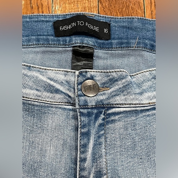 Fashion to Figure Light Blue Denim Jeans - Picture 3 of 7